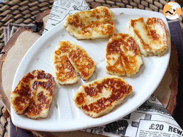 Pandestegt Halloumi sursød med honning og rosmarin