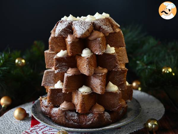 Pandoro brioche fyldt med Nutellacreme og vaniljecreme i form af et juletræ