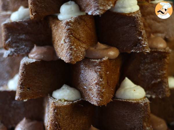 Pandoro brioche fyldt med Nutellacreme og vaniljecreme i form af et juletræ - foto 2