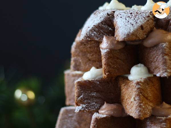 Pandoro brioche fyldt med Nutellacreme og vaniljecreme i form af et juletræ - foto 4