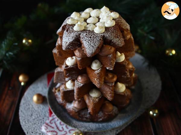 Pandoro brioche fyldt med Nutellacreme og vaniljecreme i form af et juletræ - foto 5