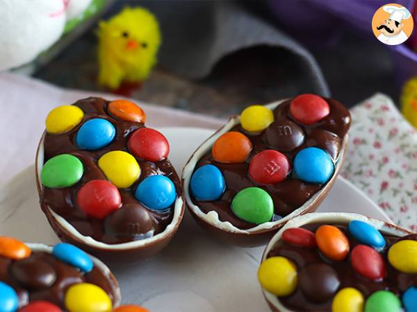 Påskeæg fyldt med chokoladedessertcreme og M&M's - foto 4