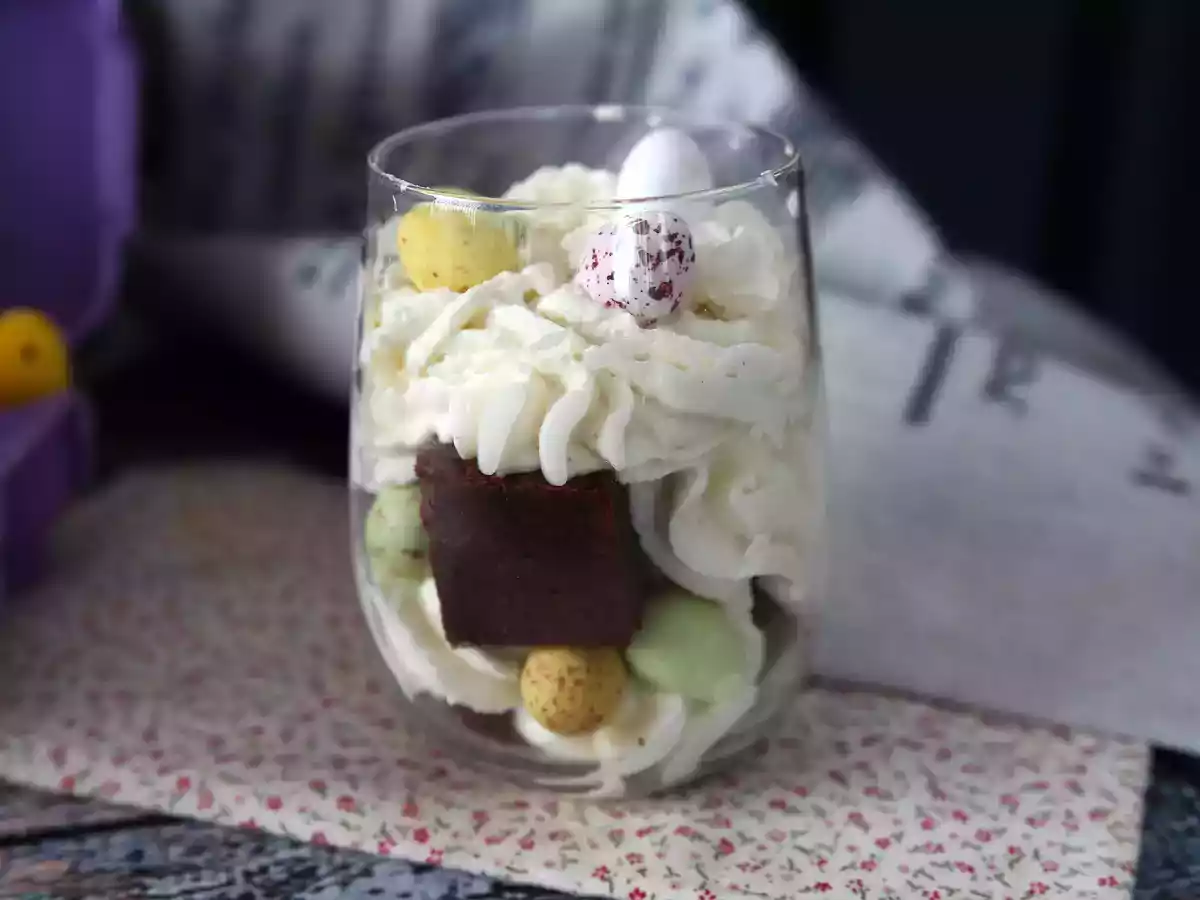 Påskebrownie og verrines med flødeskum - foto 2