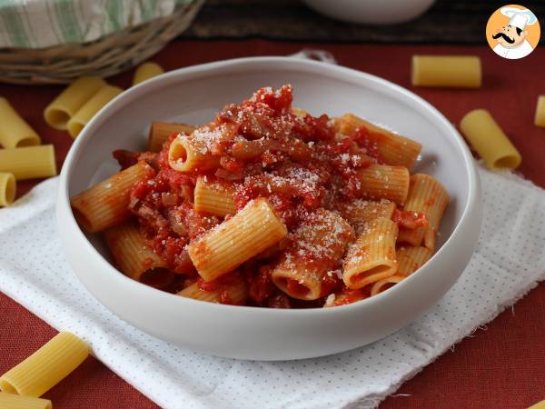 Pasta all'amatriciana, den traditionelle opskrift forklaret trin for trin