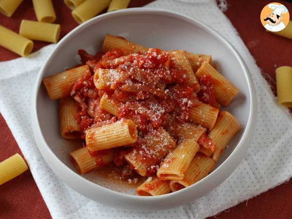 Pasta all'amatriciana, den traditionelle opskrift forklaret trin for trin - foto 3