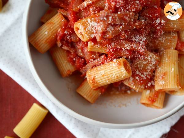 Pasta all'amatriciana, den traditionelle opskrift forklaret trin for trin - foto 4