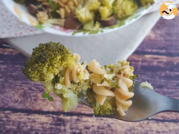 Pasta med broccoli, svampe og basilikum - foto 3