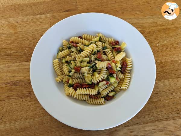 Pasta med courgetter og soltørrede tomater: en hurtig og velsmagende forret! - foto 2