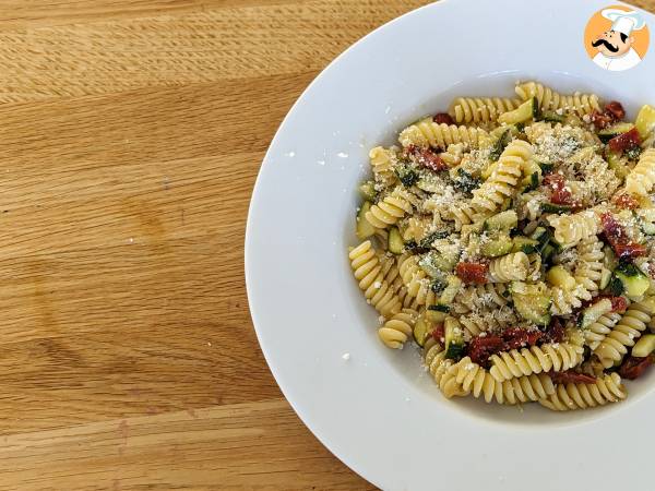 Pasta med courgetter og soltørrede tomater: en hurtig og velsmagende forret! - foto 3