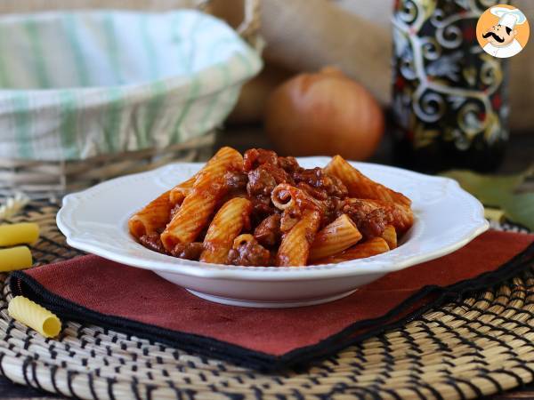 Pasta med pølsesauce: en enkel ret med intens smag - foto 2