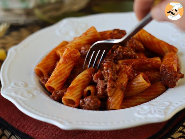 Pasta med pølsesauce: en enkel ret med intens smag - foto 3