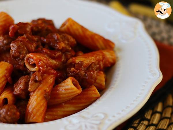 Pasta med pølsesauce: en enkel ret med intens smag - foto 4