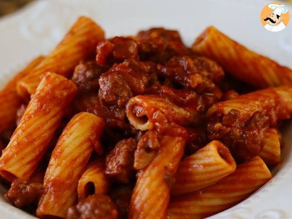 Pasta med pølsesauce: en enkel ret med intens smag - foto 5