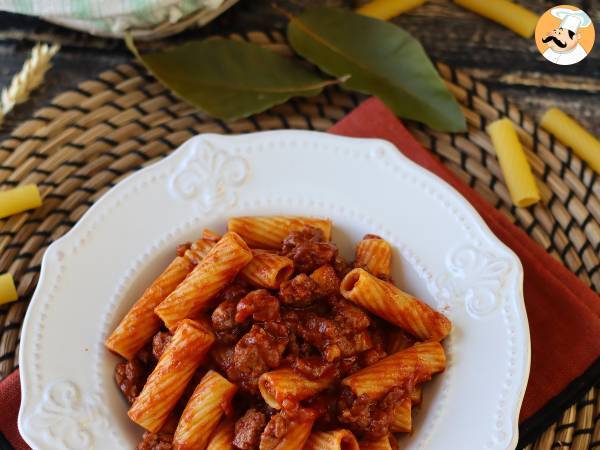 Pasta med pølsesauce: en enkel ret med intens smag - foto 6