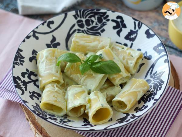 Pasta med ricottacreme og basilikum