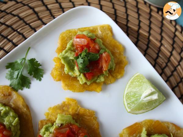 Patacones, colombiansk plantain-toast med guacamole og tomater - foto 3