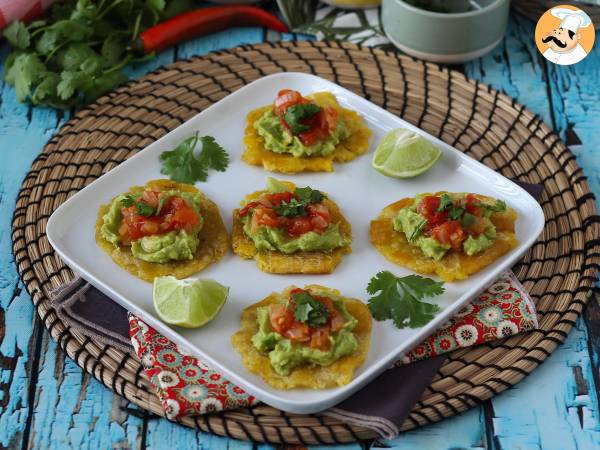 Patacones, colombiansk plantain-toast med guacamole og tomater - foto 4