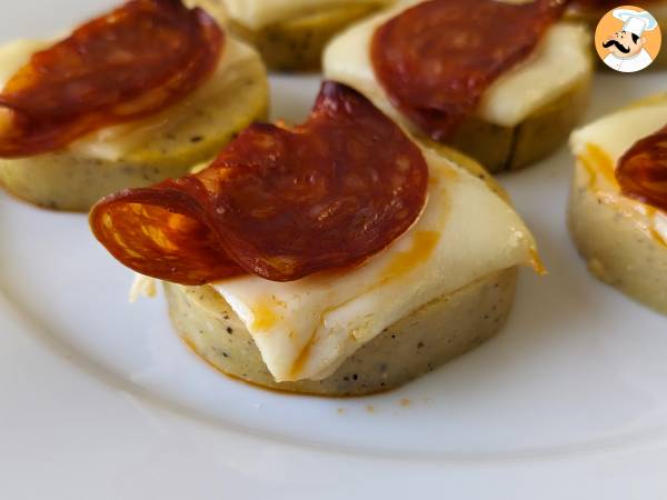 Polenta-crostini med scamorza-ost og pepperoni