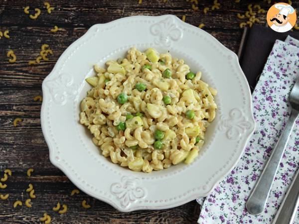 Risotto med coquillettes, ærter, courgetter, hvidløg og urteost