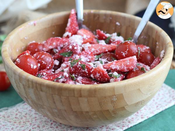 Salat med jordbær, tomat, feta og basilikum - foto 2