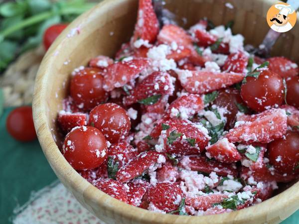 Salat med jordbær, tomat, feta og basilikum - foto 3