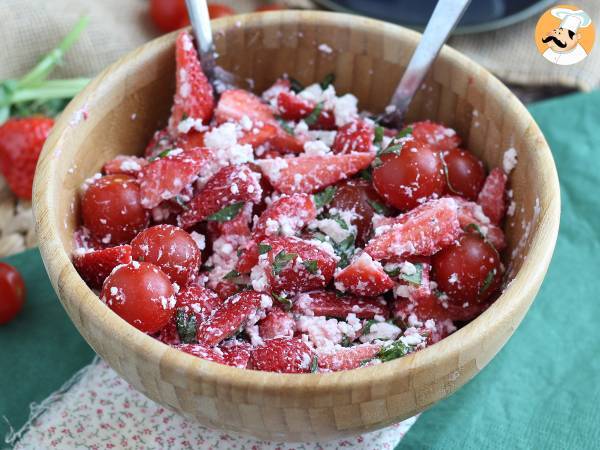 Salat med jordbær, tomat, feta og basilikum - foto 4