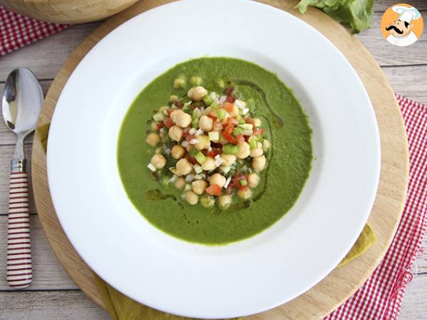 Salatsuppe og kikærtesalat