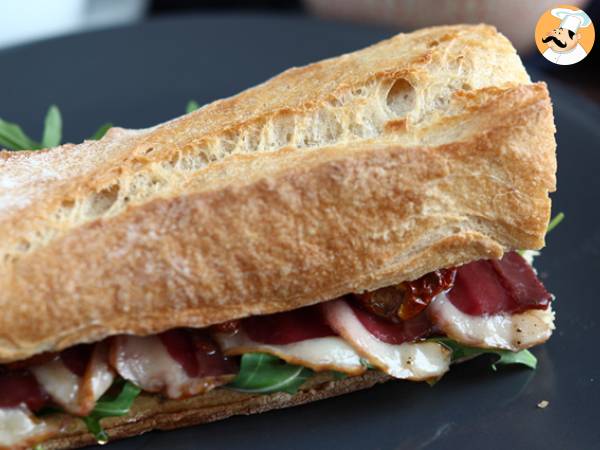 Sandwich med røget andebryst, soltørrede tomater, rucola og balsamicoeddike - foto 2