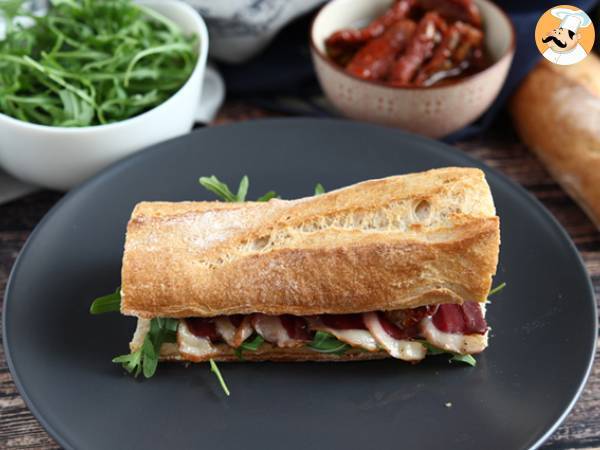 Sandwich med røget andebryst, soltørrede tomater, rucola og balsamicoeddike - foto 3