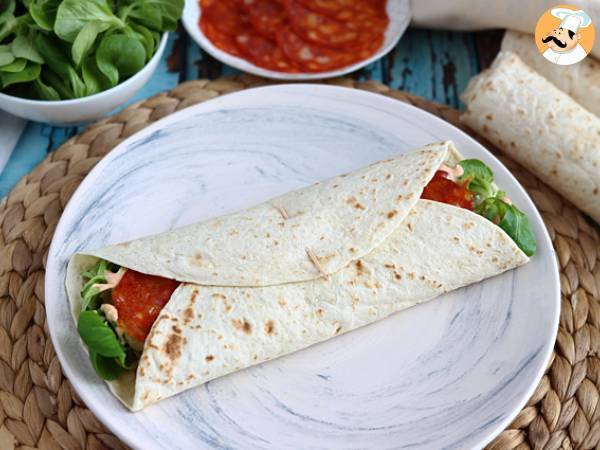 Sandwich wrap med chorizo, avocado og tomat - foto 2