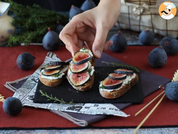 Sandwiches med figen, frisk gedeost, honning og rosmarin - foto 3