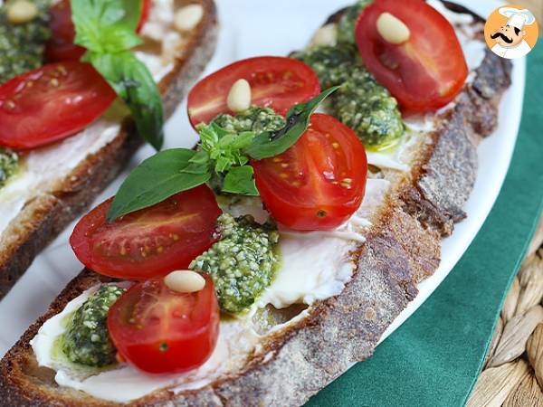 Sandwiches med frisk ost, pesto og cherrytomater - foto 3