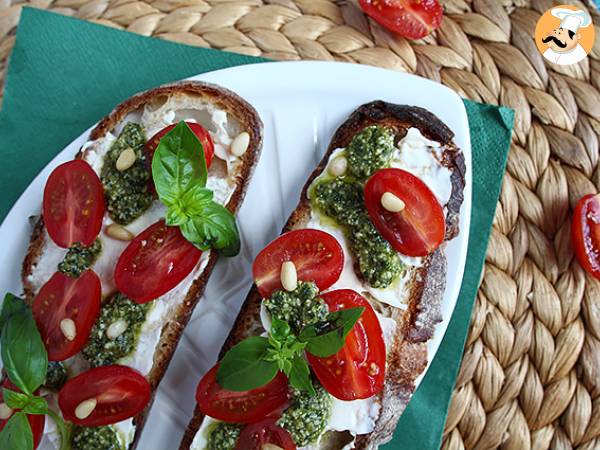 Sandwiches med frisk ost, pesto og cherrytomater - foto 5