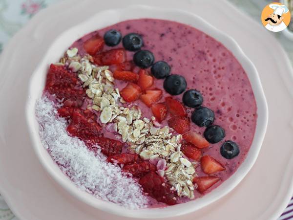 Smoothie-bowl med rød frugt - foto 2