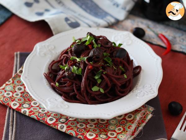 Spaghetti alla fuoco di bacco: rødvinspasta, der giver noget særligt til bordet