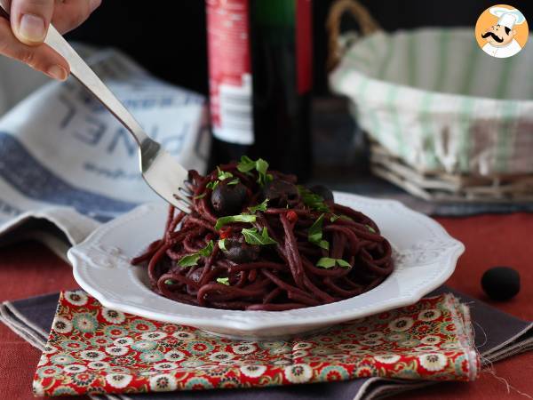 Spaghetti alla fuoco di bacco: rødvinspasta, der giver noget særligt til bordet - foto 4