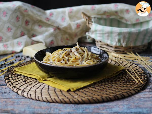 Spaghetti cacio e pepe: 3 ingredienser, en eksplosion af smag! - foto 2