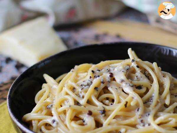 Spaghetti cacio e pepe: 3 ingredienser, en eksplosion af smag! - foto 3