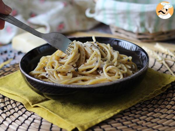 Spaghetti cacio e pepe: 3 ingredienser, en eksplosion af smag! - foto 4