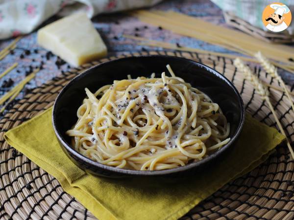 Spaghetti cacio e pepe: 3 ingredienser, en eksplosion af smag! - foto 5