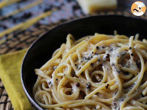 Spaghetti cacio e pepe: 3 ingredienser, en eksplosion af smag! - foto 6