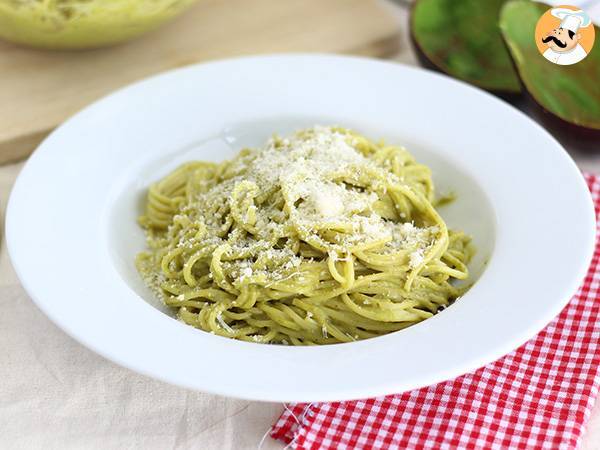 Spaghetti carbonara med avocado