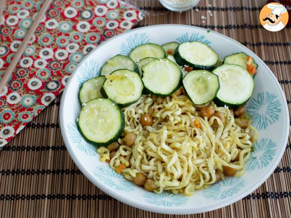 Stegte nudler med ristede kikærter og courgette - foto 2