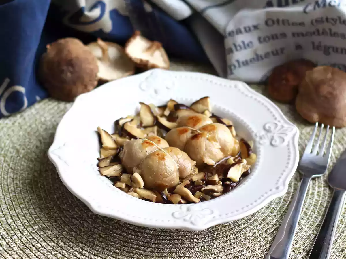 Svineroulader med svampesauce