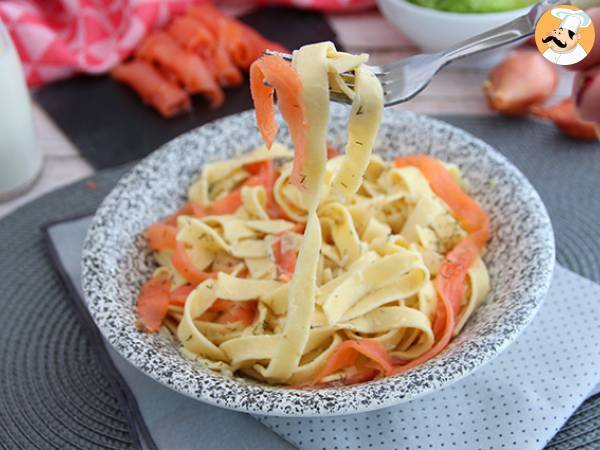 Tagliatelle med røget laks og dild