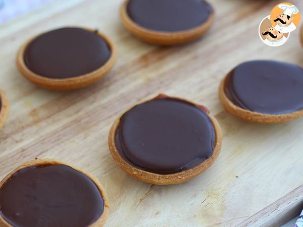 Tarteletter med karamel og chokolade