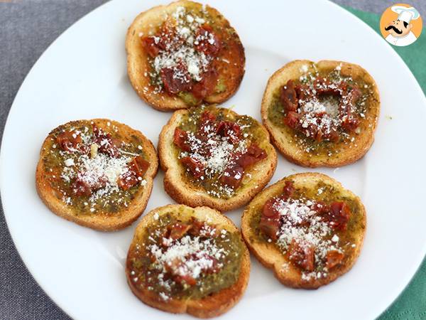 Toast med pesto, parmesan og soltørrede tomater - foto 2