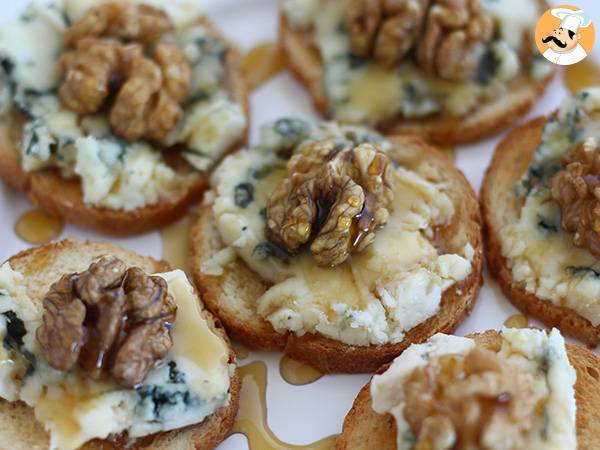 Toast med roquefort, valnødder og honning - foto 2