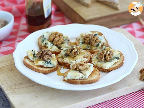 Toast med roquefort, valnødder og honning - foto 3