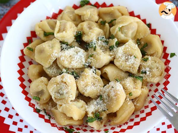 Tortellini med parmesan, skinke og basilikum - foto 2